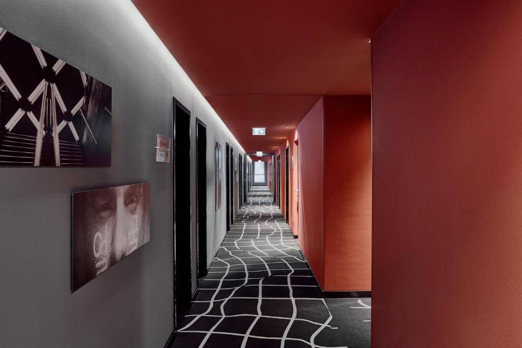 hotel legere express leipzig charlys house - apto architects